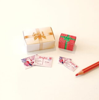 Free miniature Christmas printables: Gift boxes and Santa cards ...